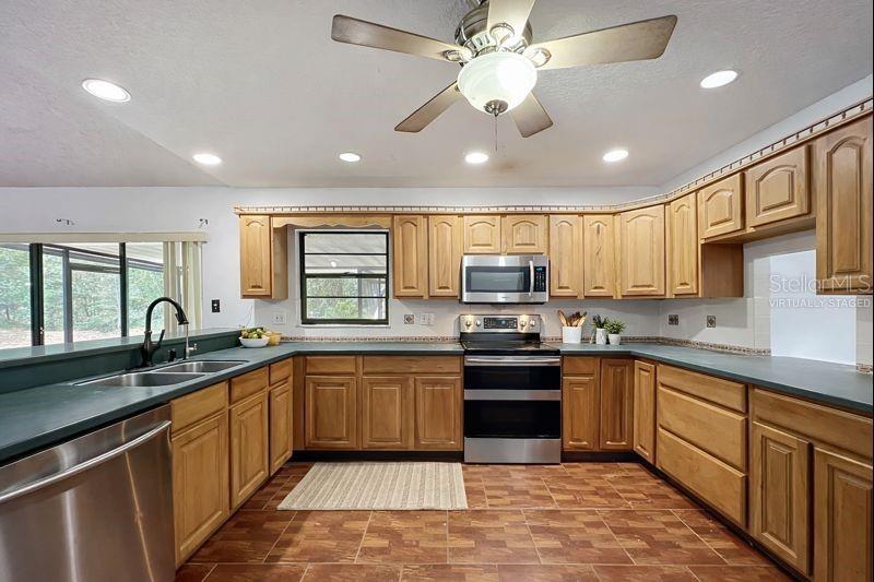 Image 12 of 35 For 1833 Crowley Circle