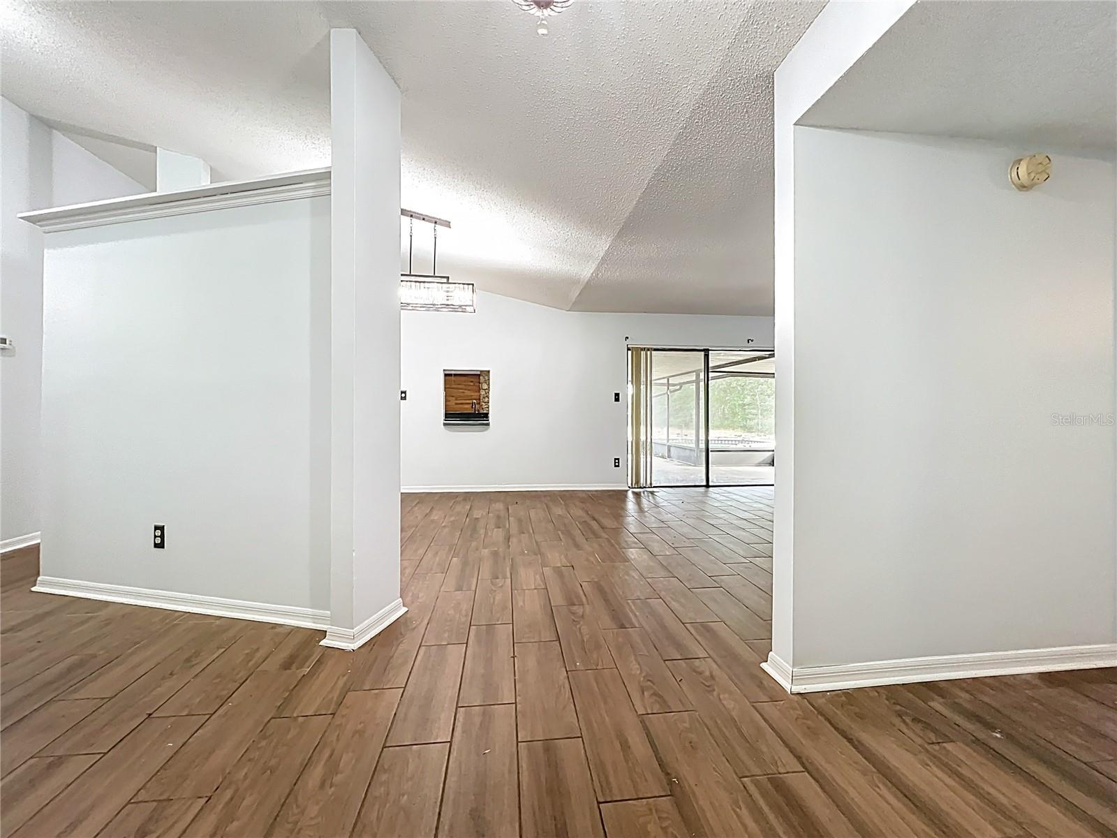 Image 7 of 35 For 1833 Crowley Circle