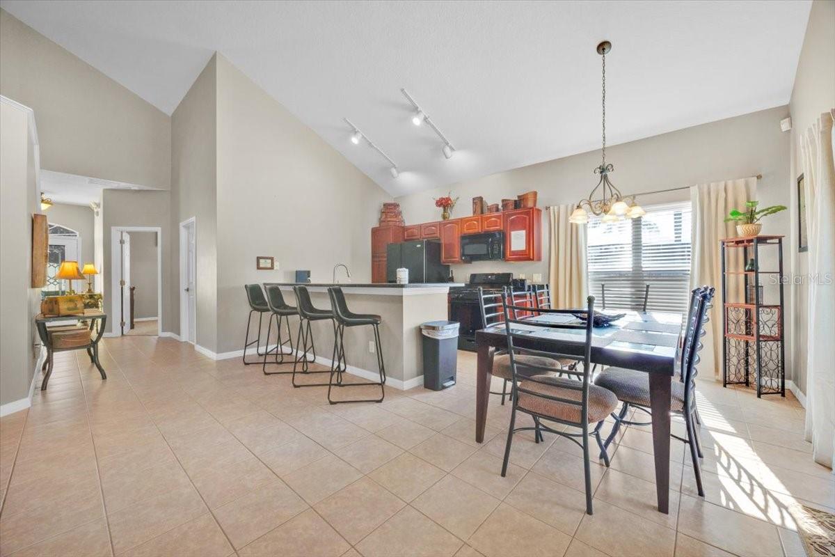 Image 10 of 37 For 8023 Acadia Estates Court