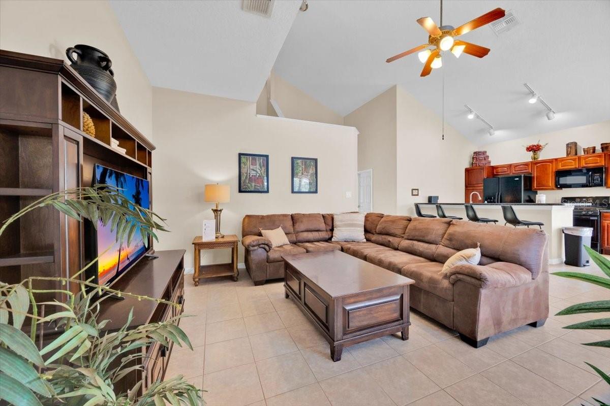 Image 13 of 37 For 8023 Acadia Estates Court