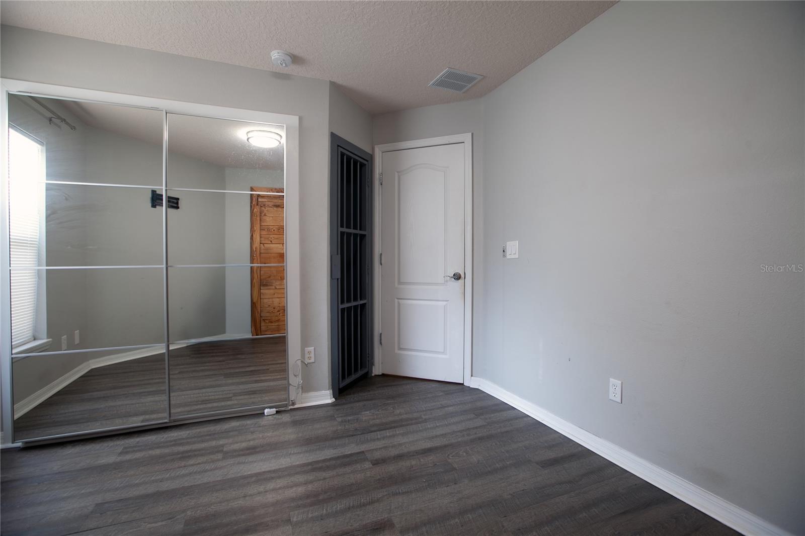 Image 10 of 22 For 1062 Royal Ridge Drive