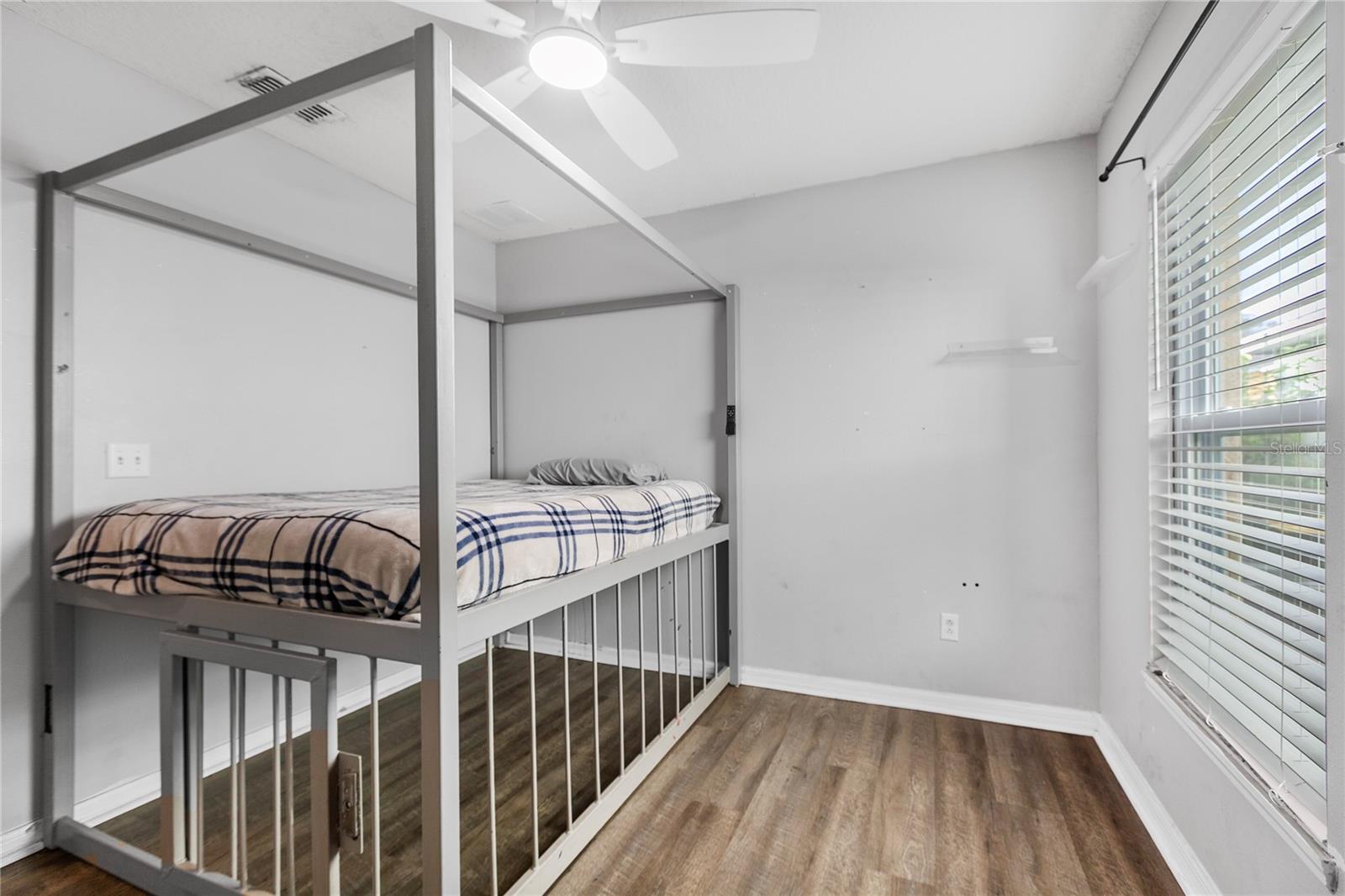 Image 17 of 22 For 1062 Royal Ridge Drive