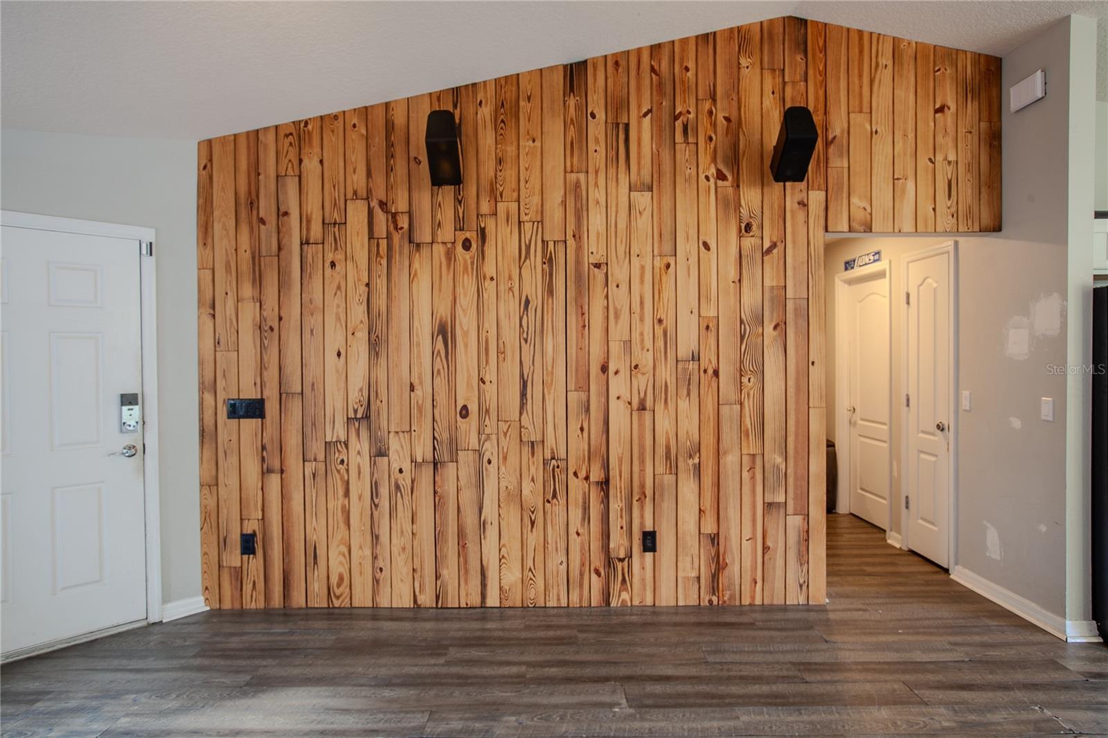 Image 7 of 22 For 1062 Royal Ridge Drive