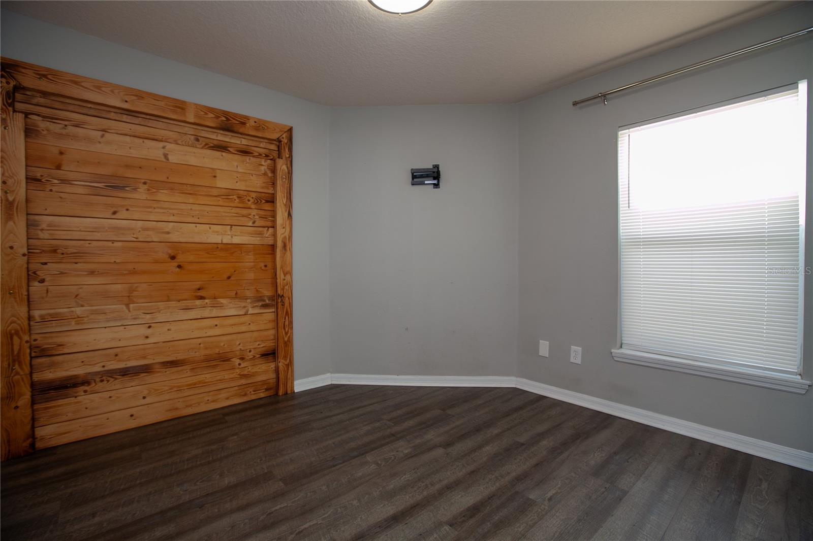 Image 9 of 22 For 1062 Royal Ridge Drive