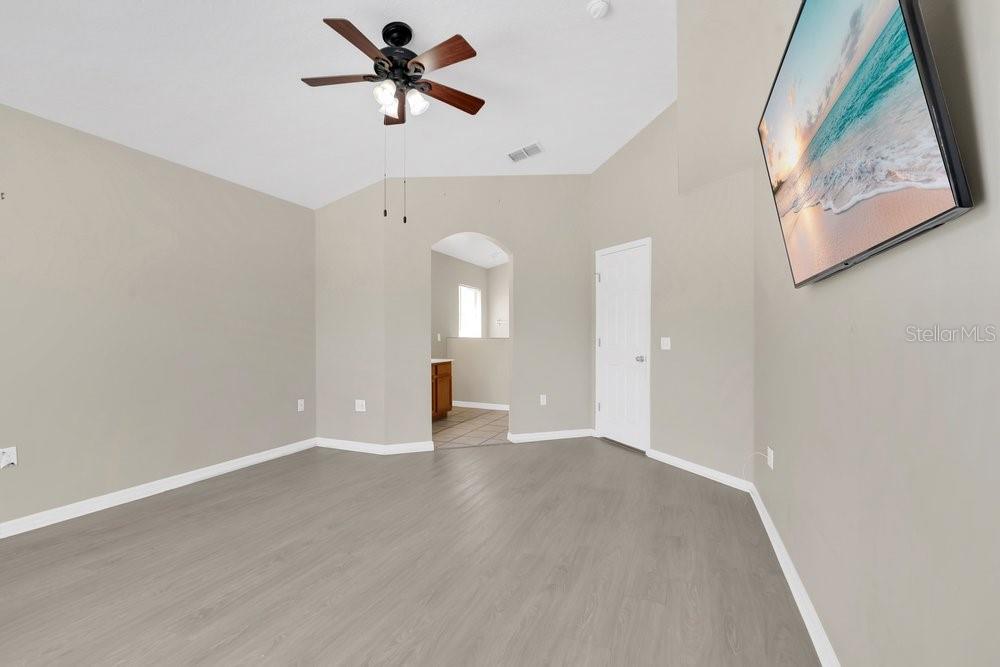 Image 14 of 36 For 348 Sir Phillips Drive