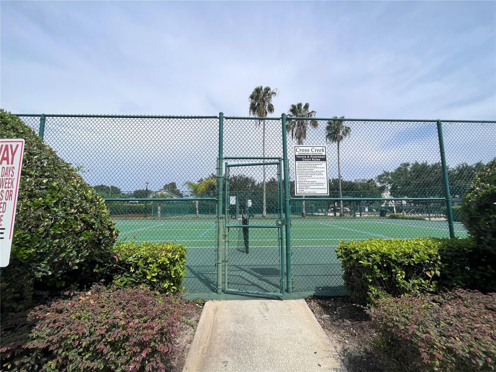 Image 25 of 49 For 488 Winding Hollow Avenue