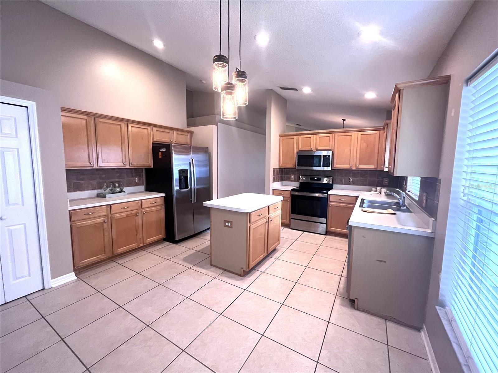 Image 4 of 49 For 488 Winding Hollow Avenue