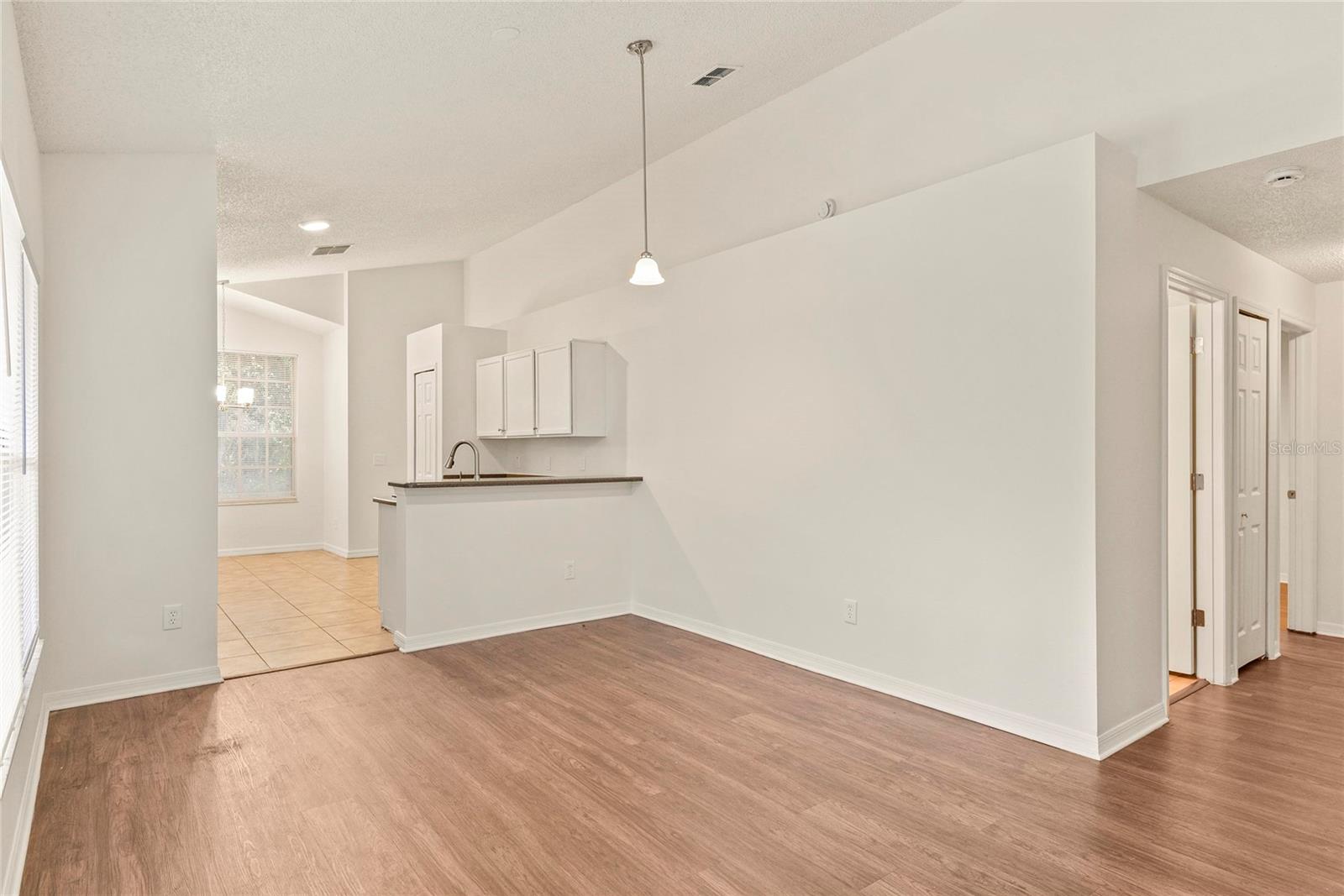 Image 10 of 29 For 333 Bay Street