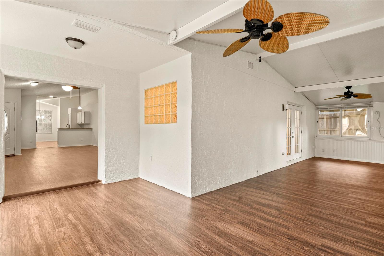 Image 16 of 29 For 333 Bay Street