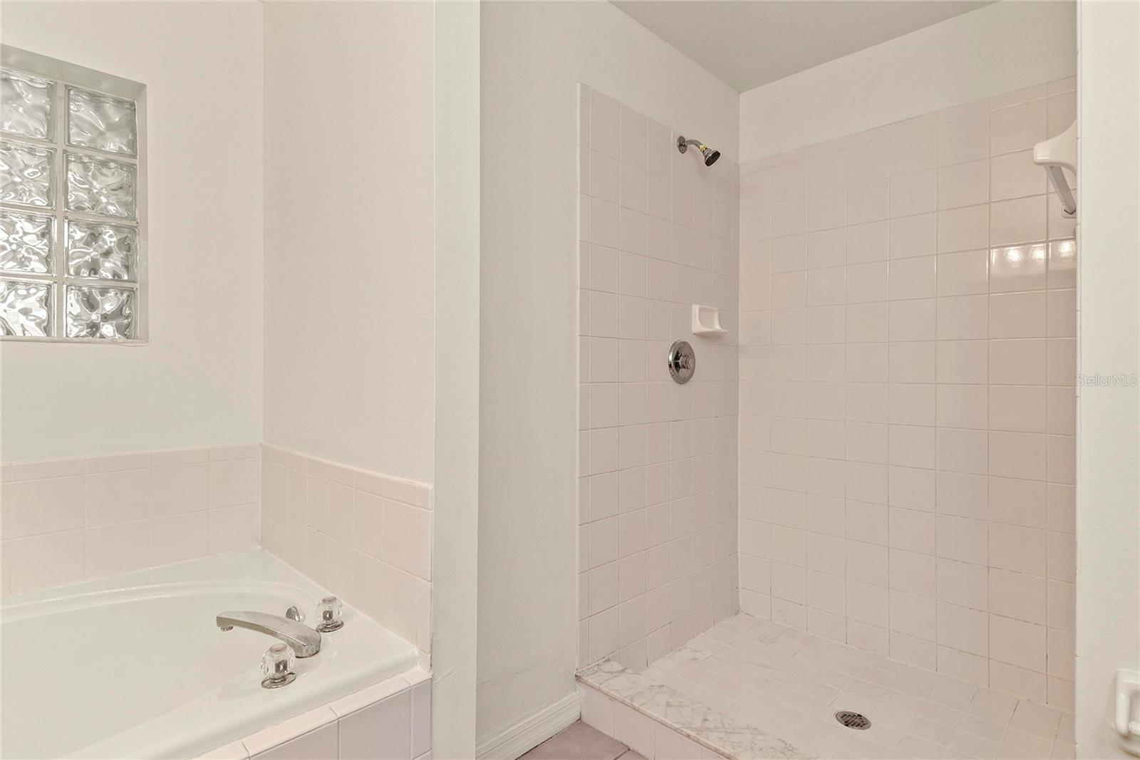 Image 21 of 29 For 333 Bay Street