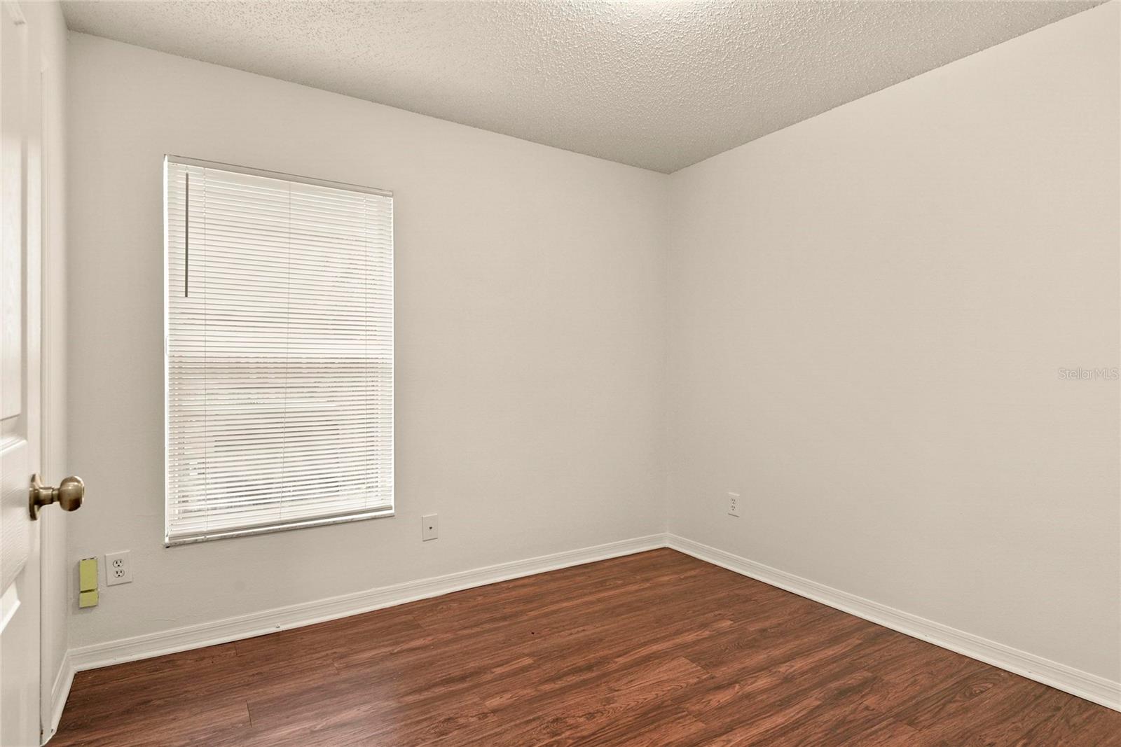 Image 22 of 29 For 333 Bay Street