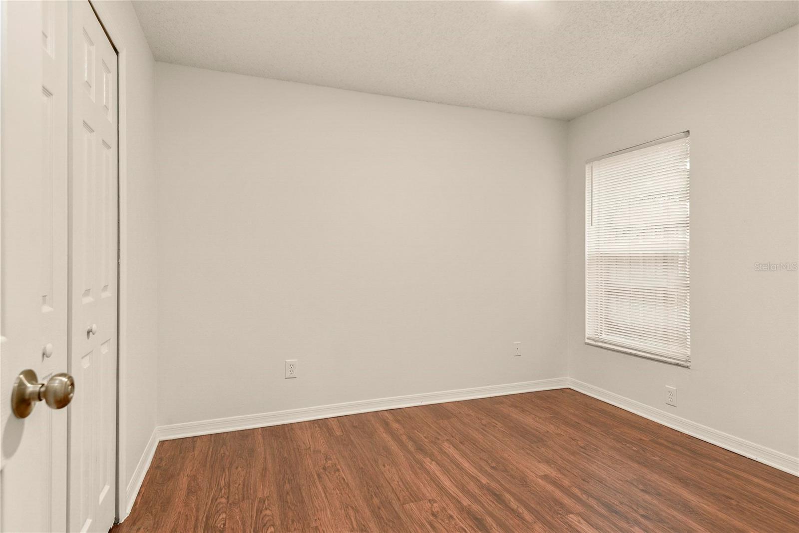 Image 24 of 29 For 333 Bay Street