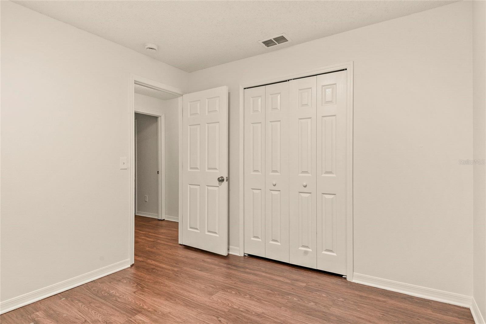 Image 25 of 29 For 333 Bay Street