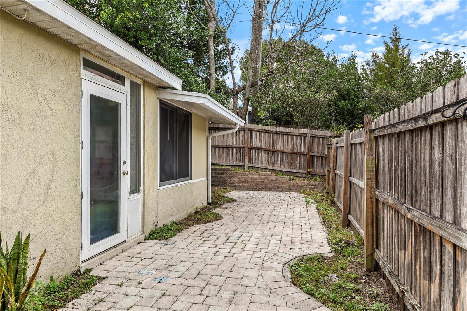 Image 27 of 29 For 333 Bay Street