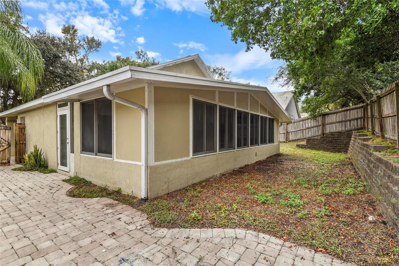 Image 28 of 29 For 333 Bay Street