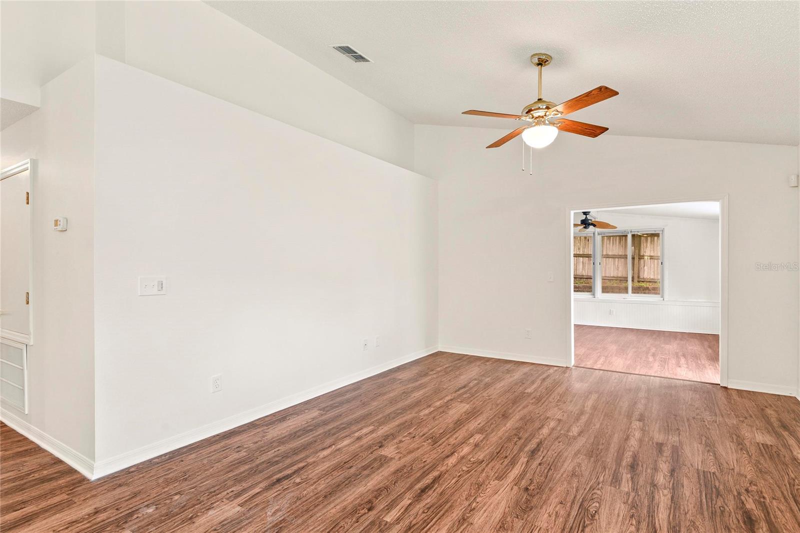 Image 5 of 29 For 333 Bay Street