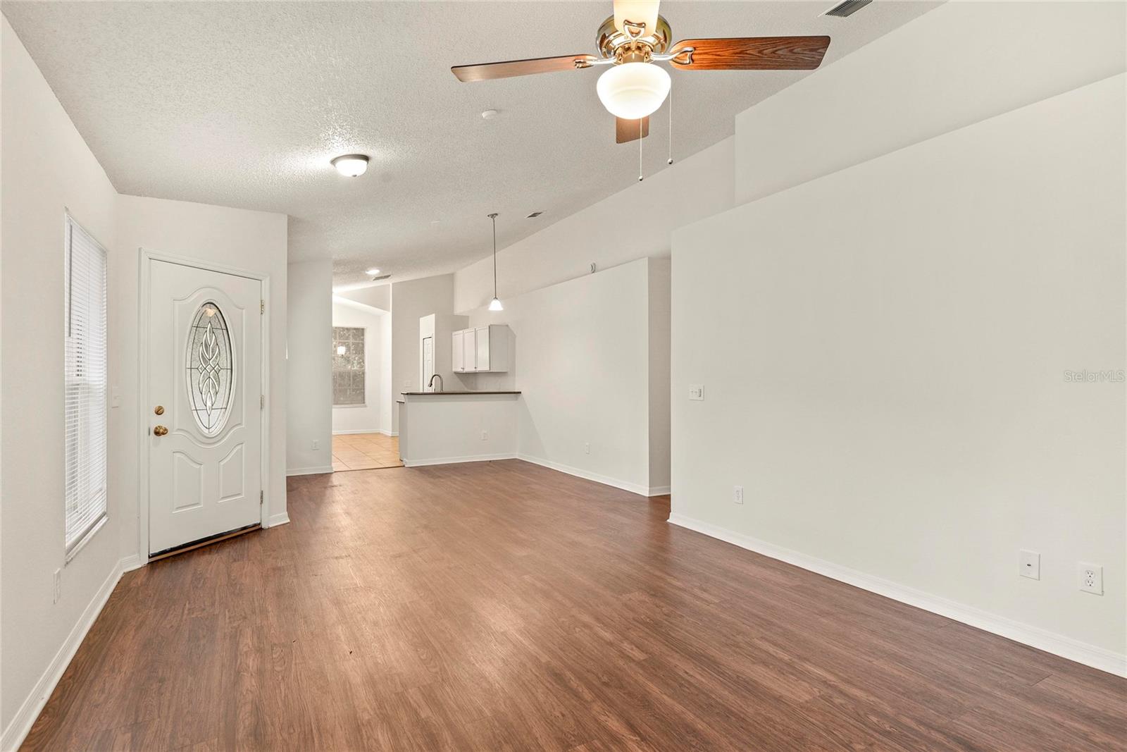 Image 7 of 29 For 333 Bay Street