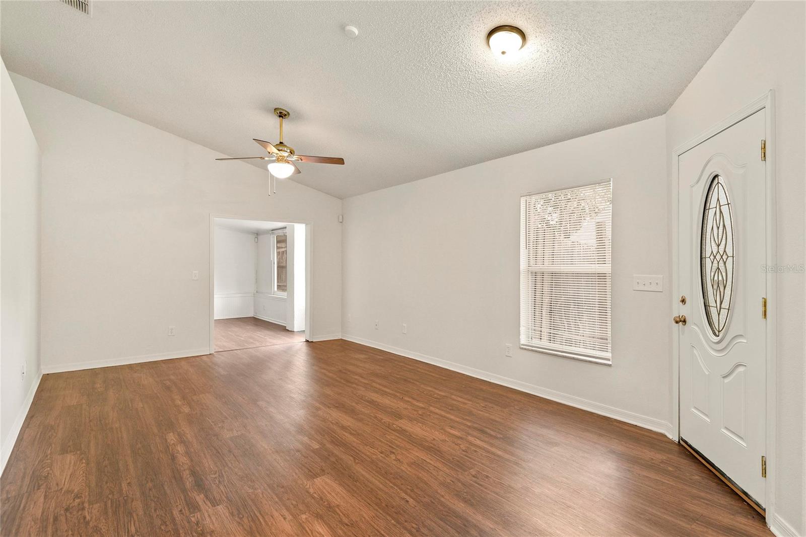 Image 8 of 29 For 333 Bay Street