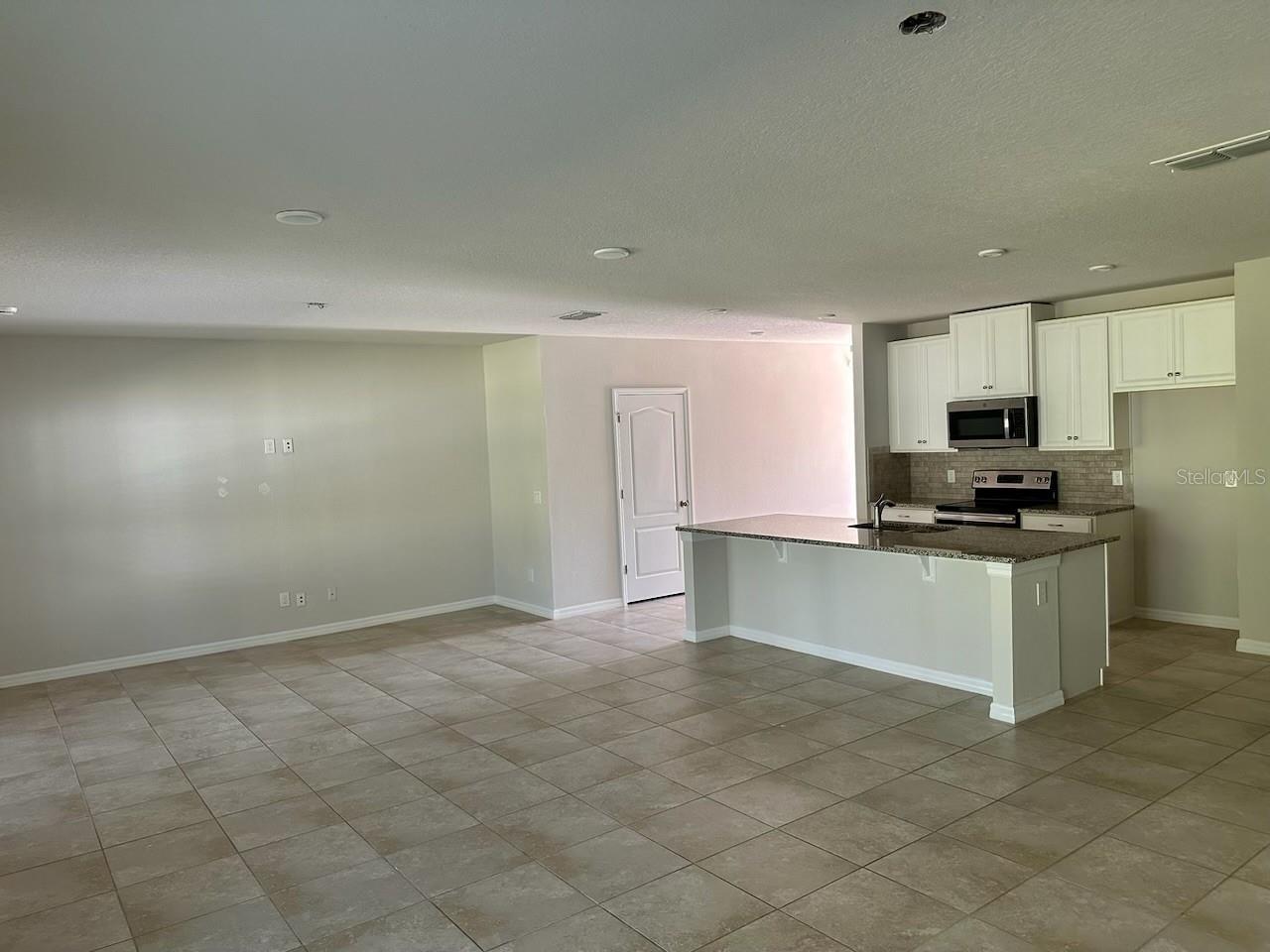 Image 3 of 7 For 3876 Crawley Down Loop