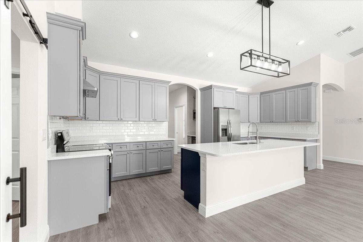 Image 17 of 57 For 7960 121 Terrace