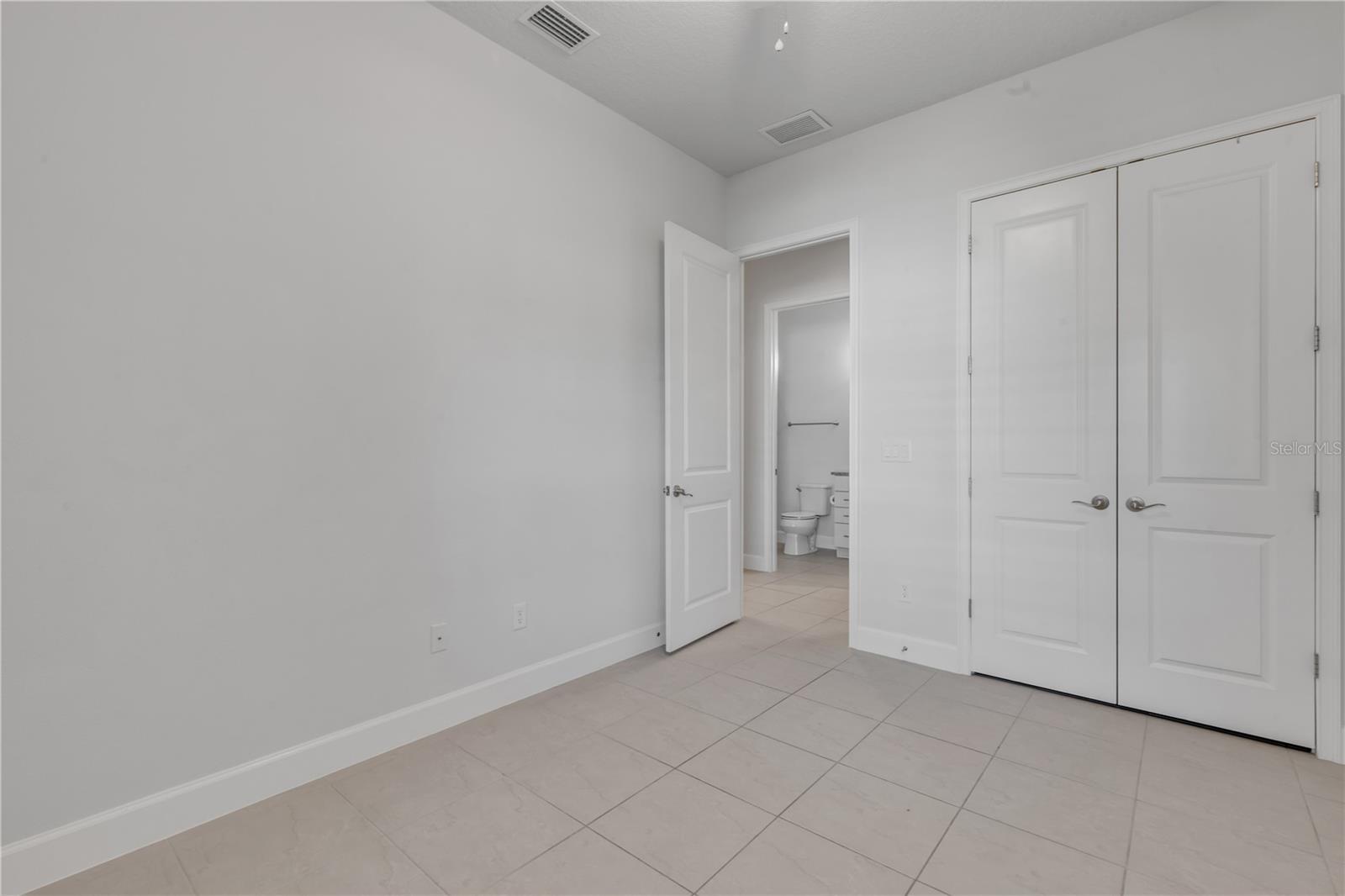 Image 19 of 34 For 844 Pinewood Drive