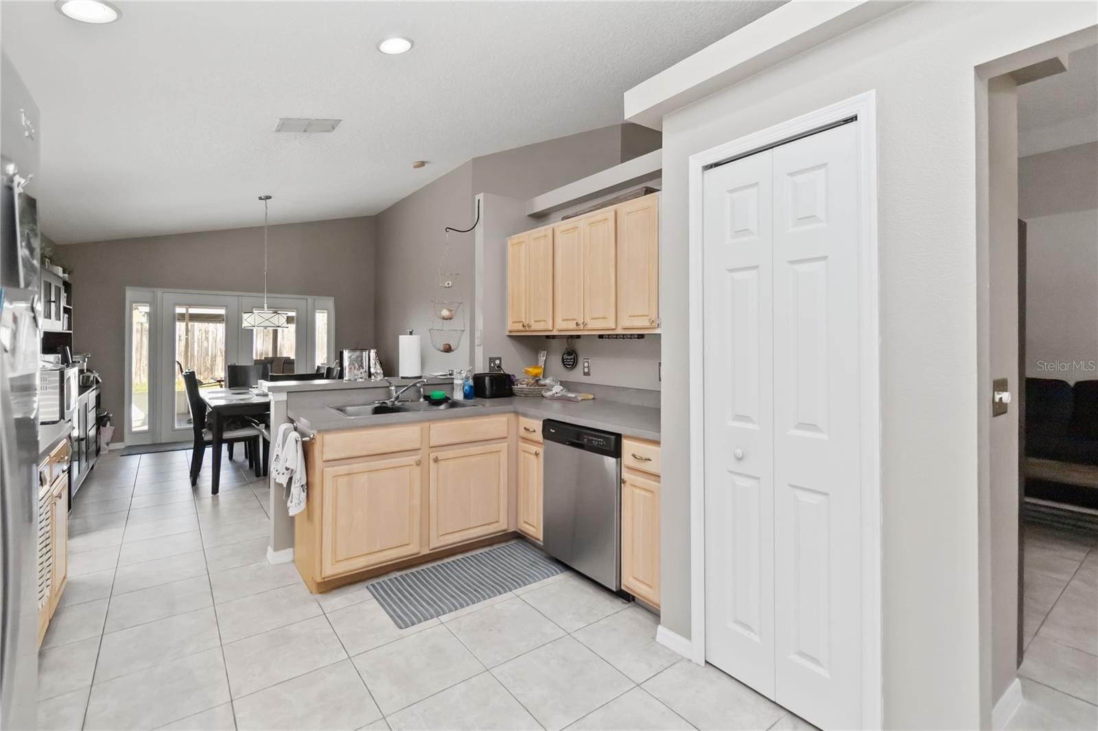 Image 9 of 24 For 10844 Flycast Circle