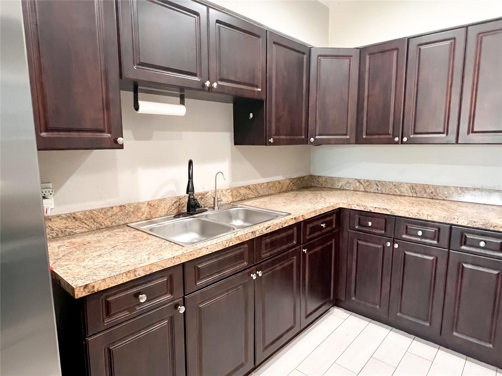 Image 11 of 28 For 7804 Jamaica Street