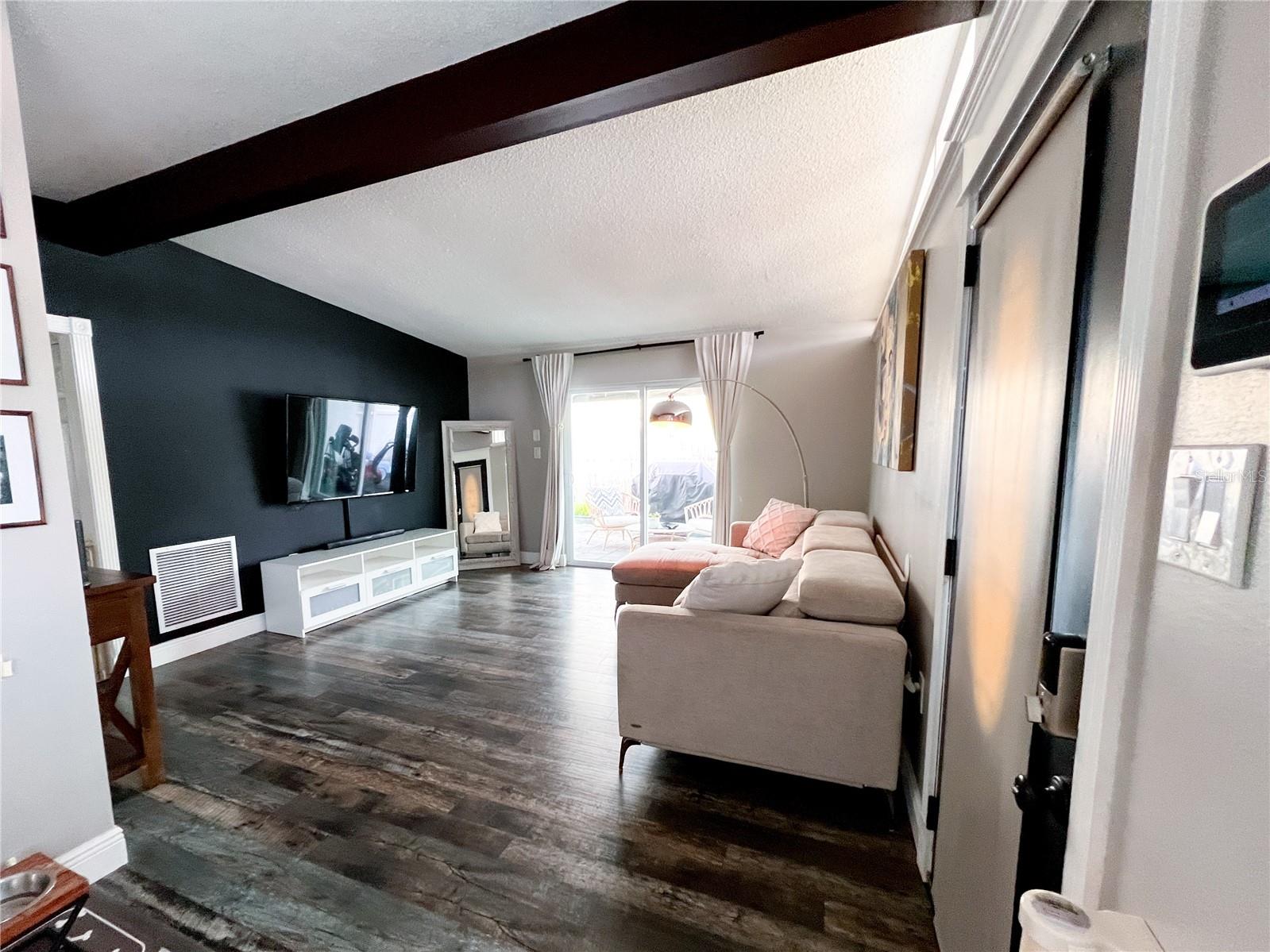 Image 6 of 28 For 7804 Jamaica Street