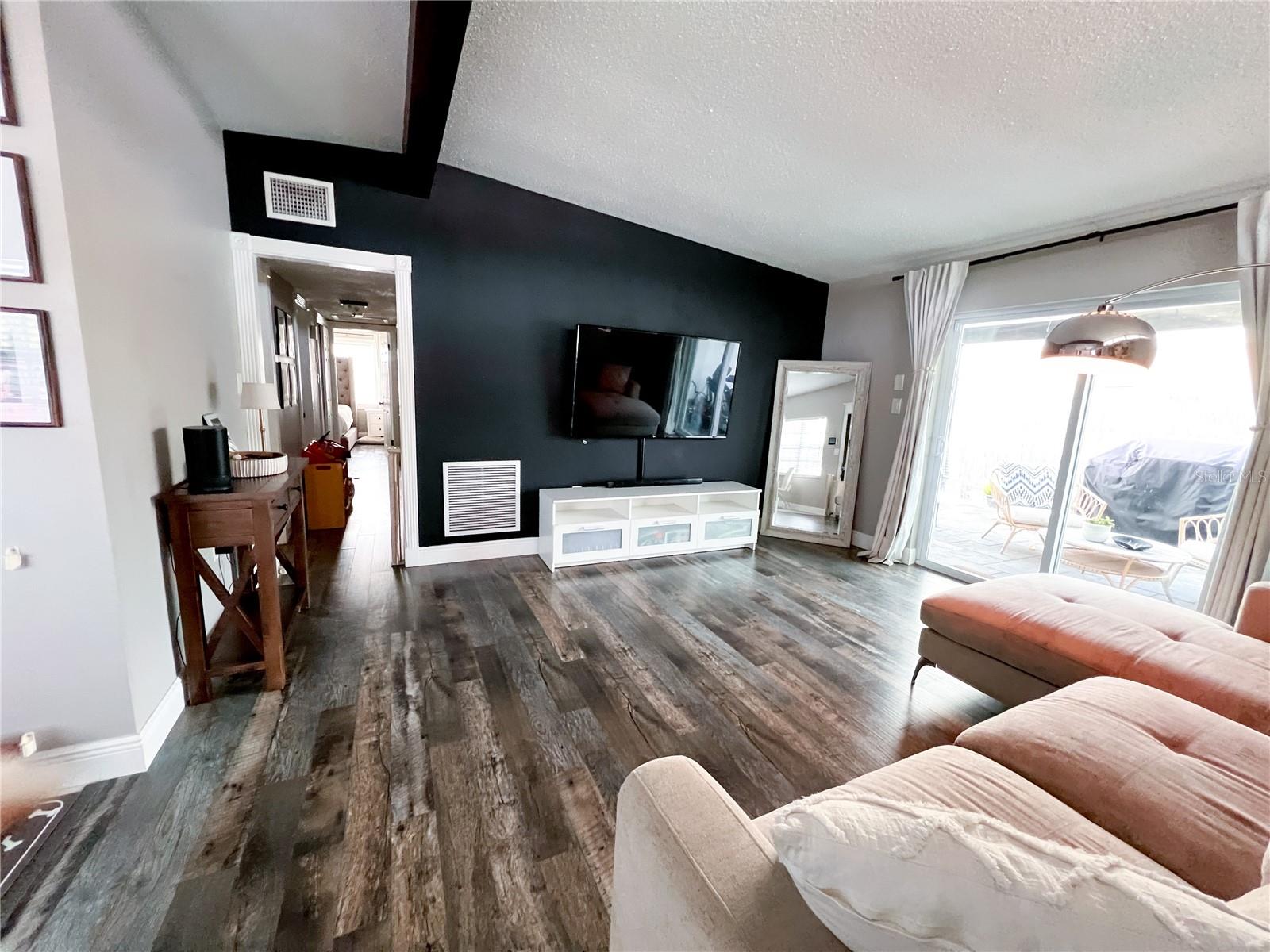 Image 8 of 28 For 7804 Jamaica Street