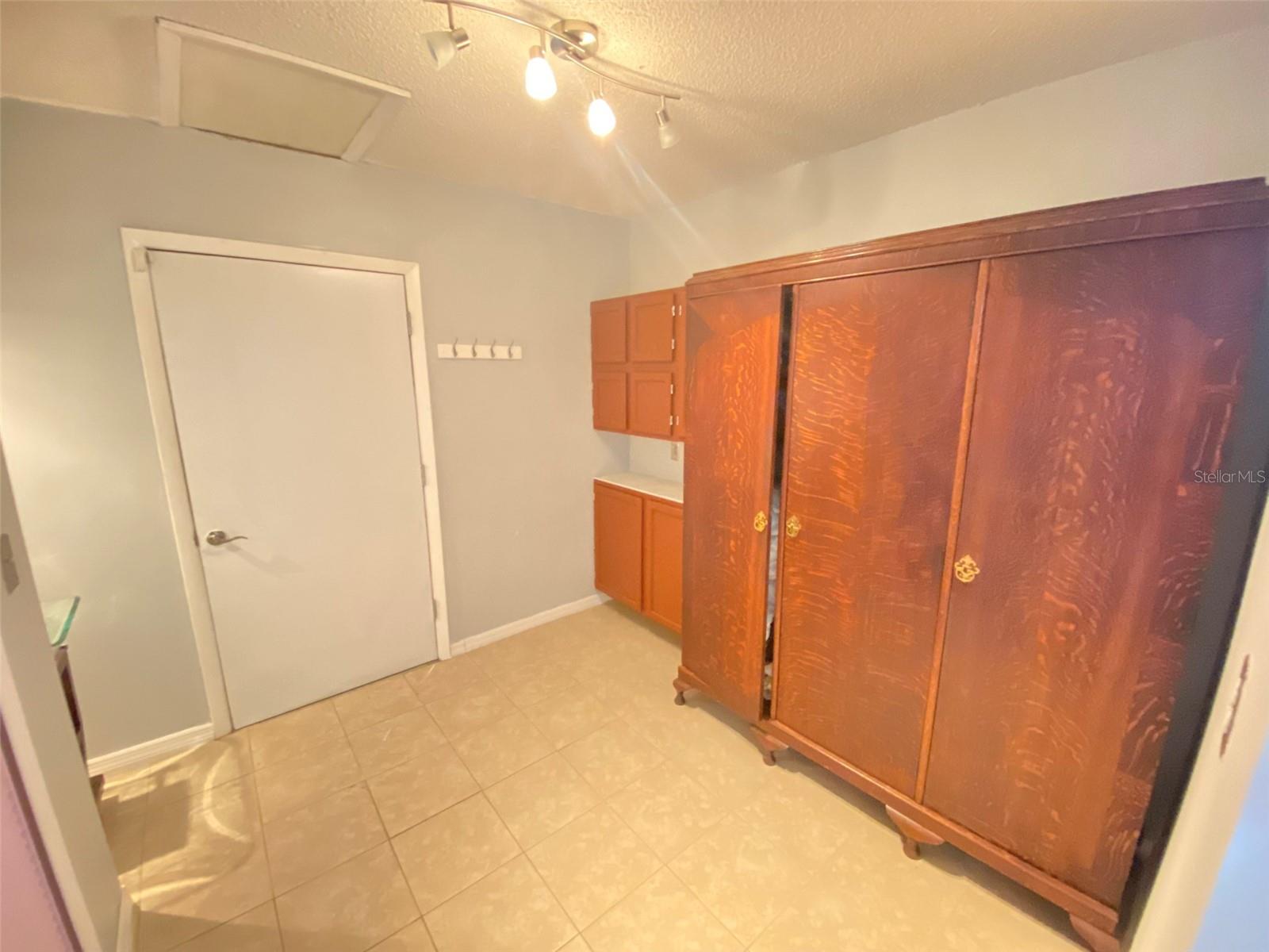 Image 19 of 48 For 4955 Southfork Ranch Drive