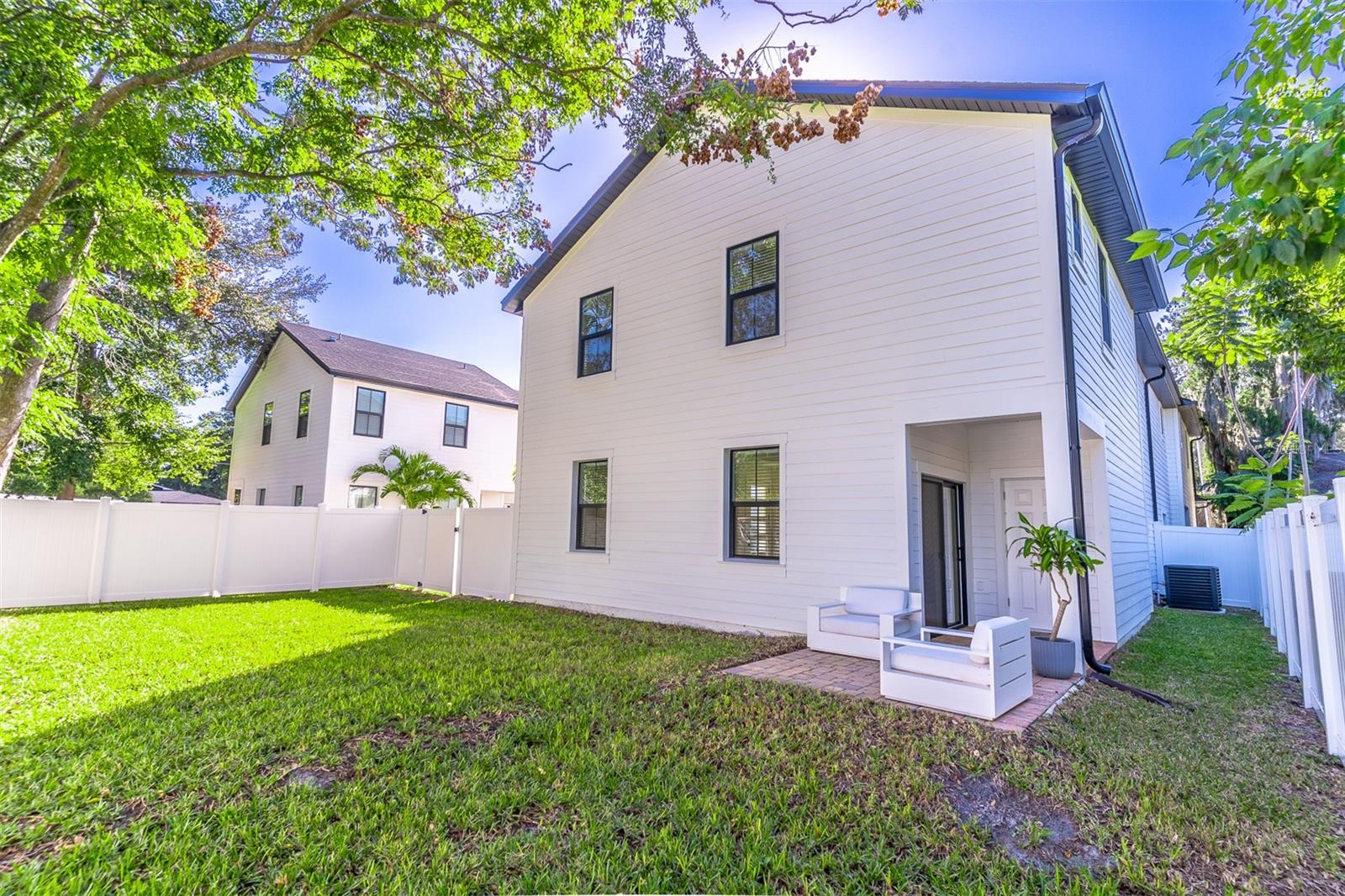 Image 25 of 28 For 1319 Weber Street