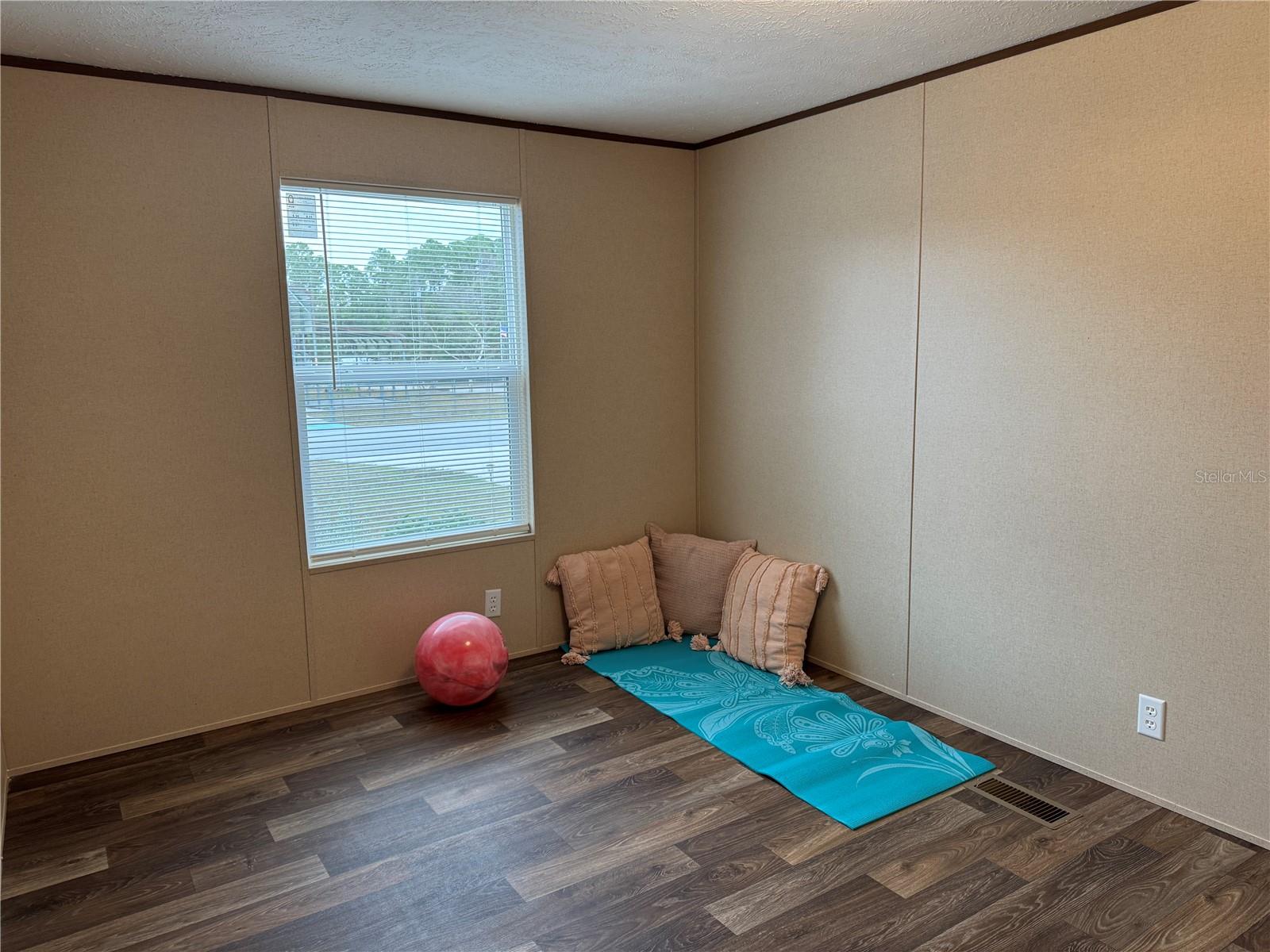 Image 12 of 37 For 18472 58th Place