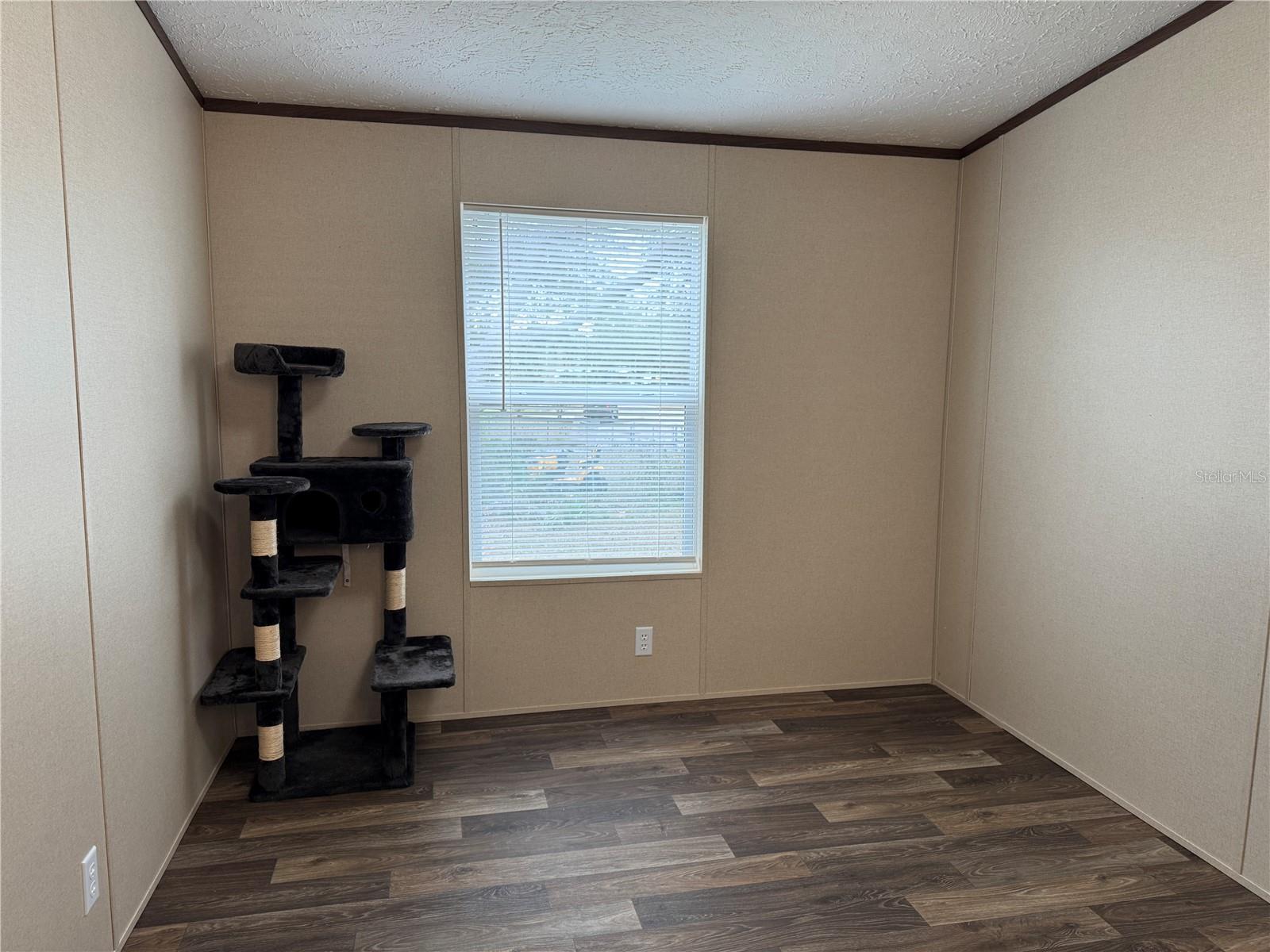 Image 17 of 37 For 18472 58th Place