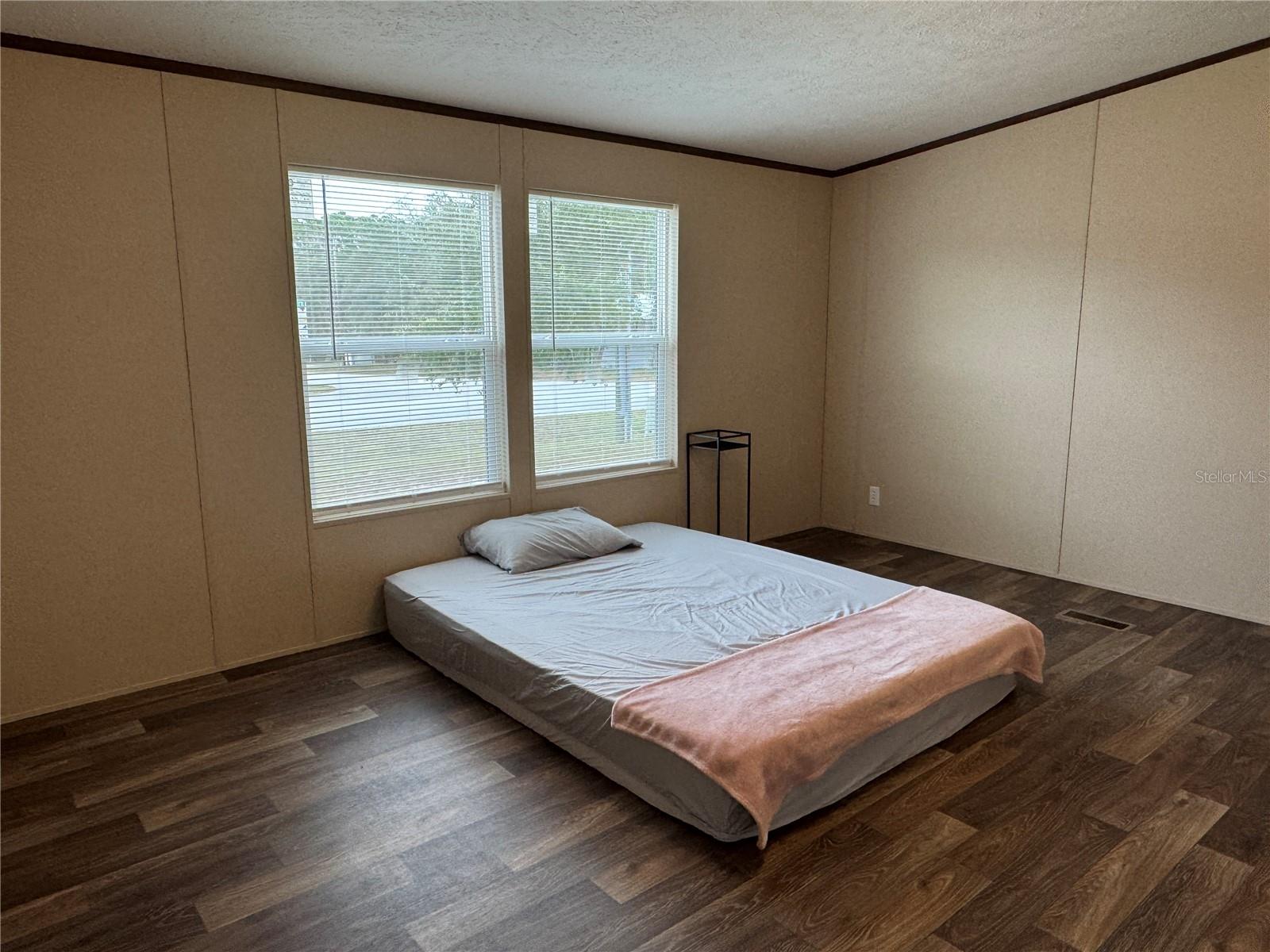 Image 23 of 37 For 18472 58th Place