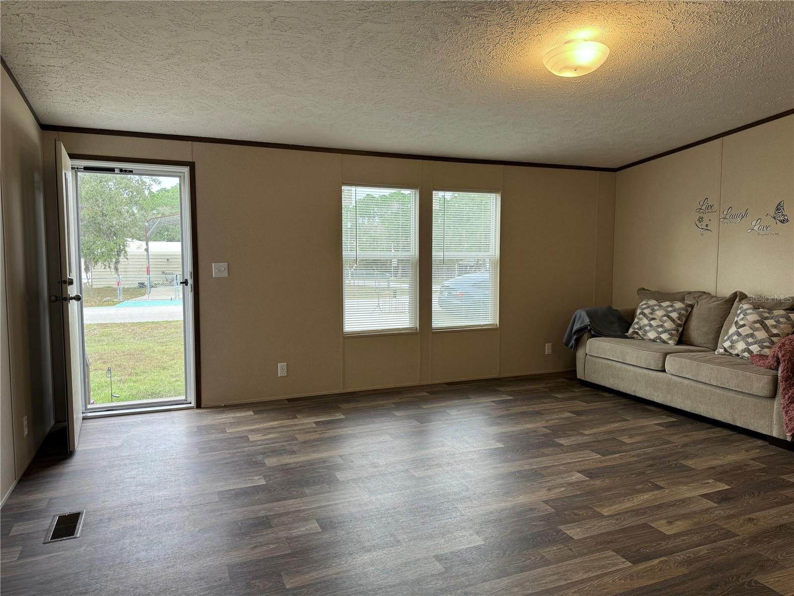 Image 33 of 37 For 18472 58th Place