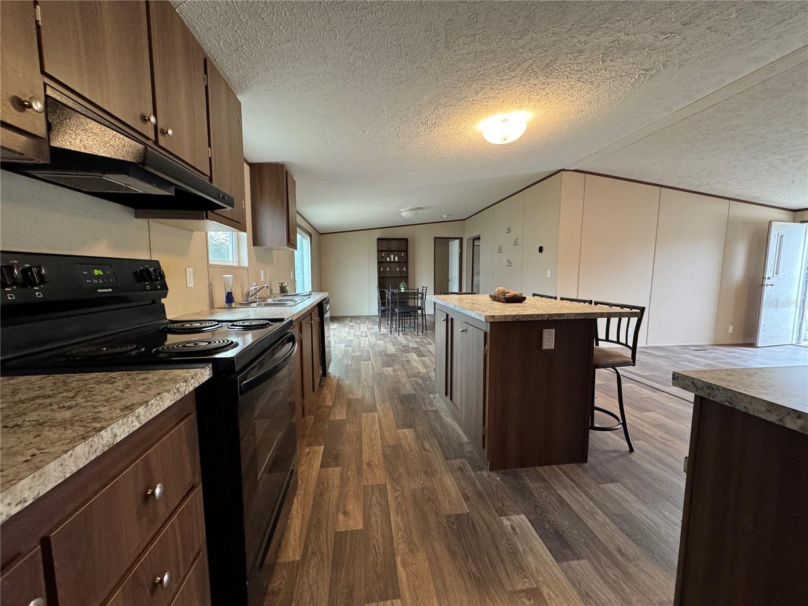 Image 8 of 37 For 18472 58th Place