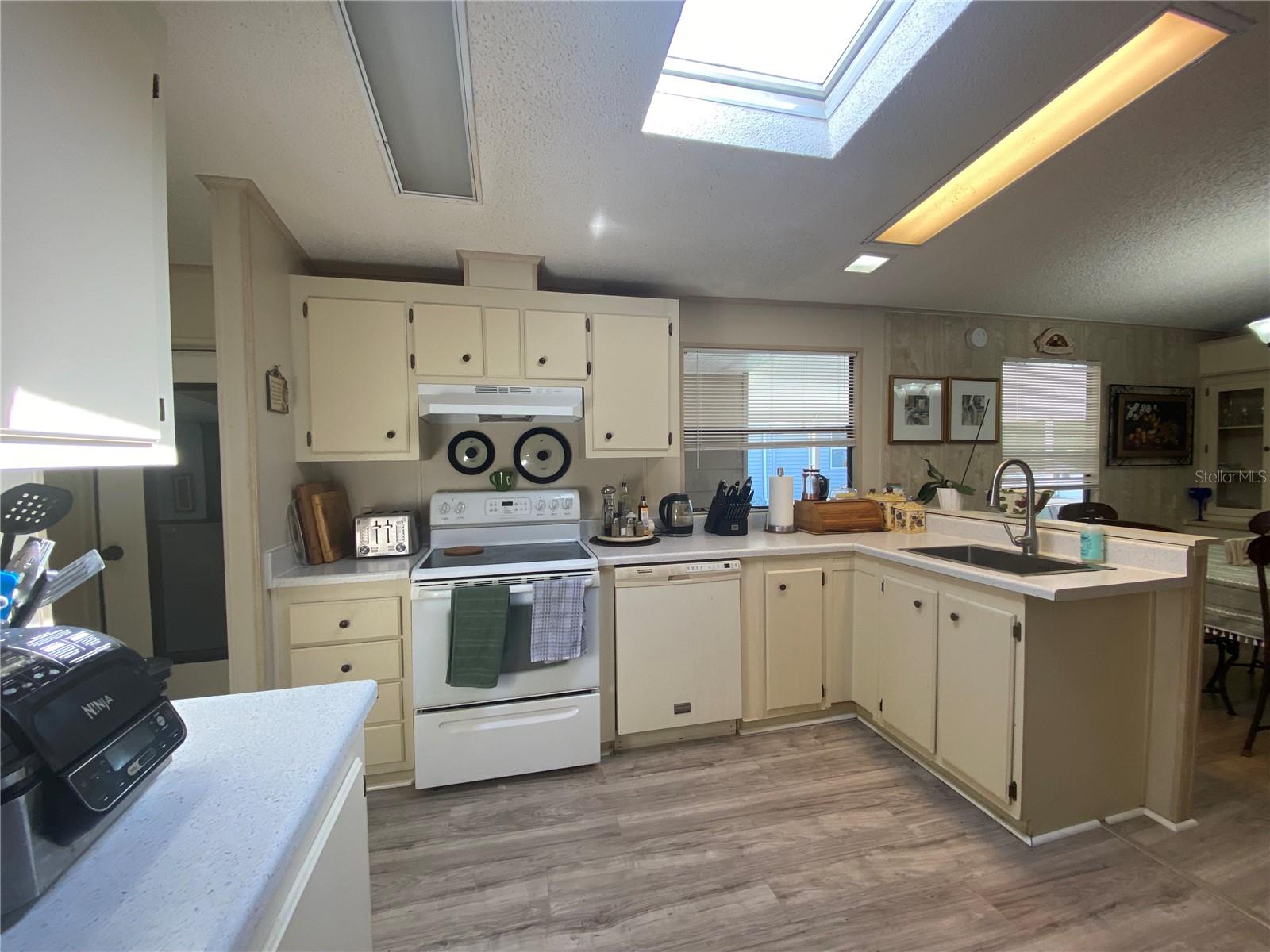 Image 5 of 30 For 3725 Cohen Drive 717