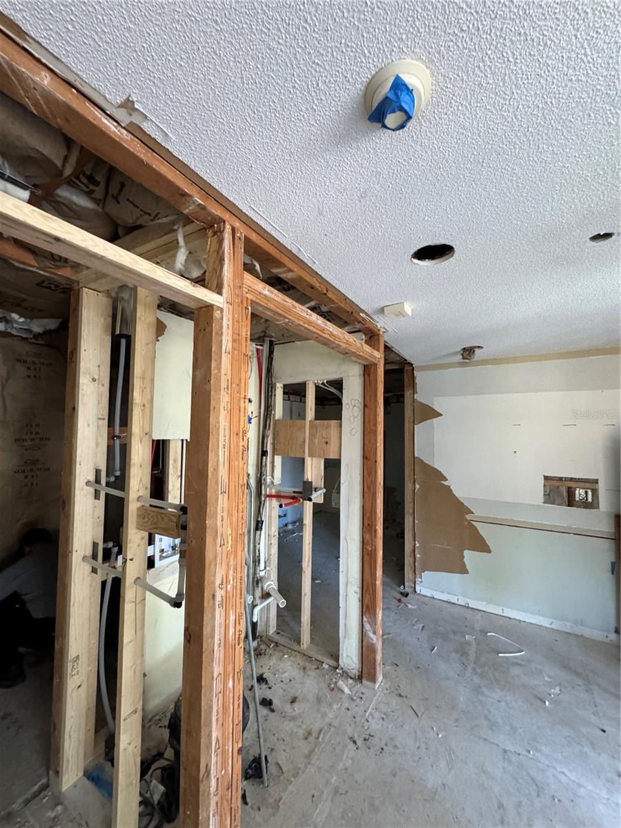 Image 10 of 27 For 1920 Woodcrest Drive 9