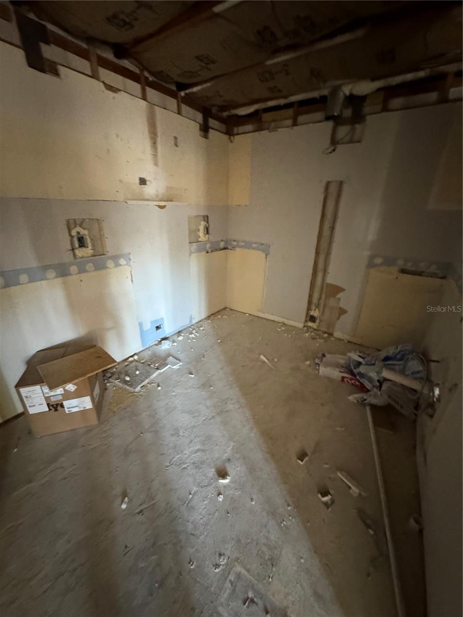 Image 12 of 27 For 1920 Woodcrest Drive 9