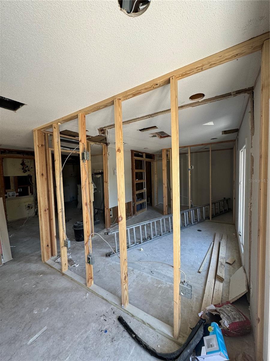 Image 14 of 27 For 1920 Woodcrest Drive 9