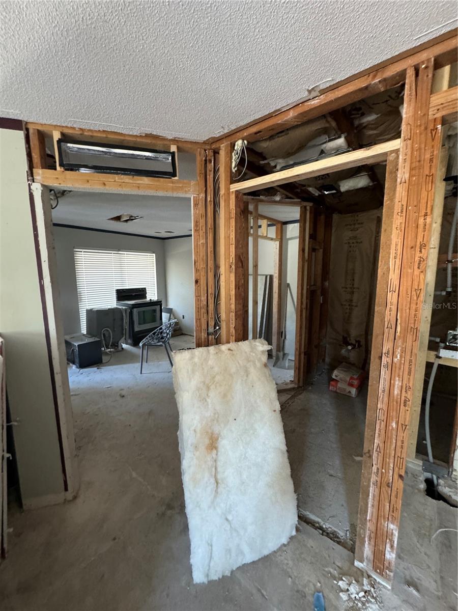 Image 16 of 27 For 1920 Woodcrest Drive 9