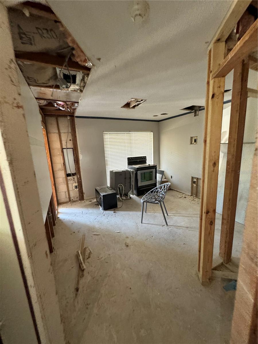 Image 17 of 27 For 1920 Woodcrest Drive 9