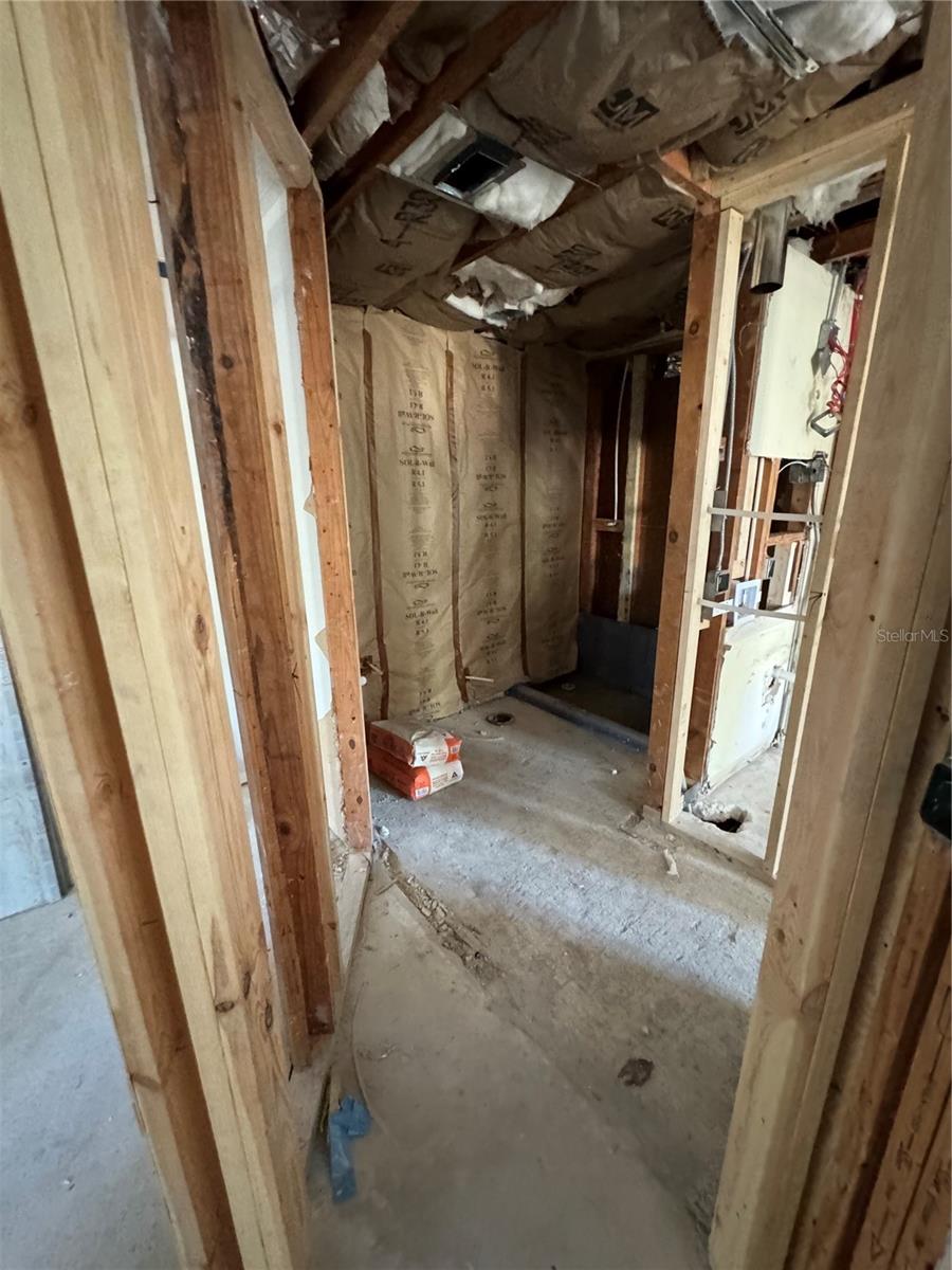 Image 18 of 27 For 1920 Woodcrest Drive 9