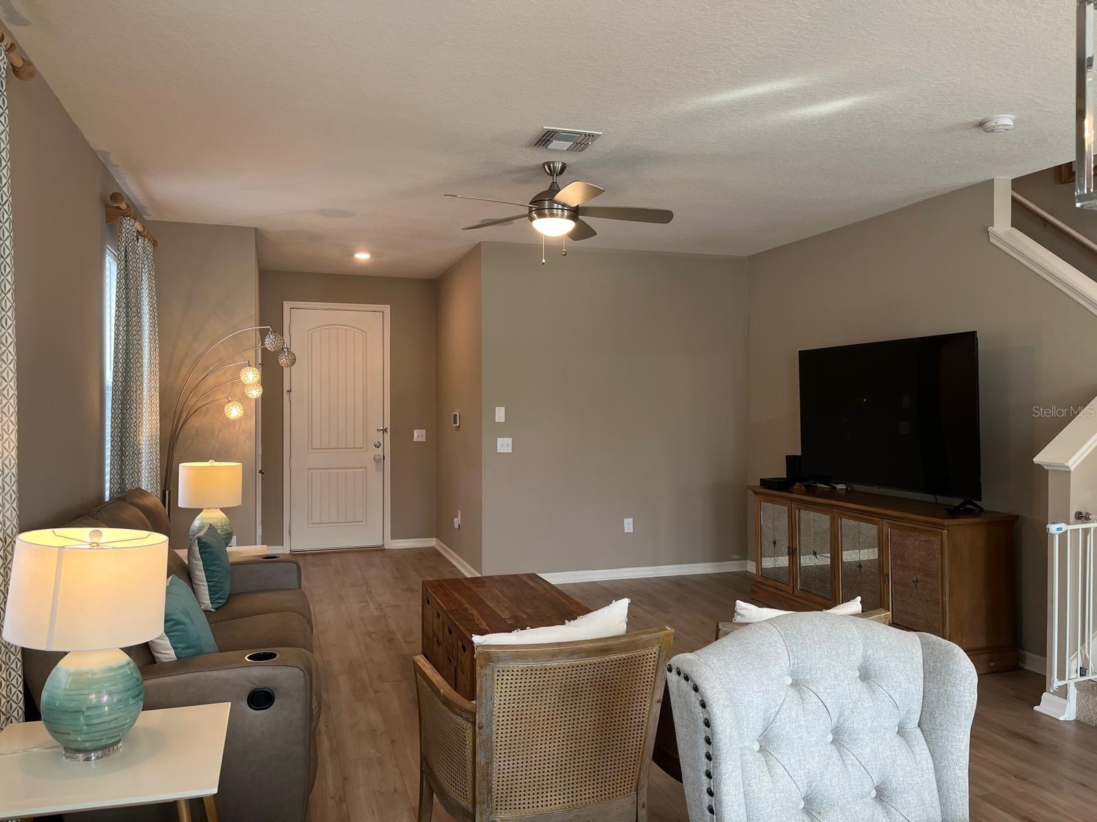 Image 3 of 54 For 1008 Papaya Circle