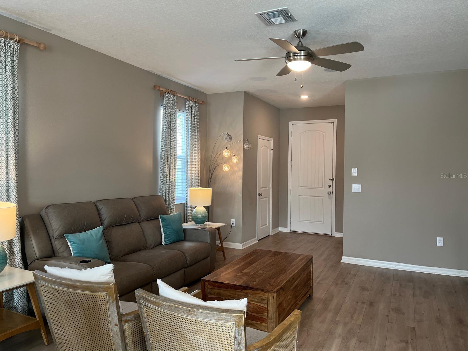 Image 4 of 54 For 1008 Papaya Circle