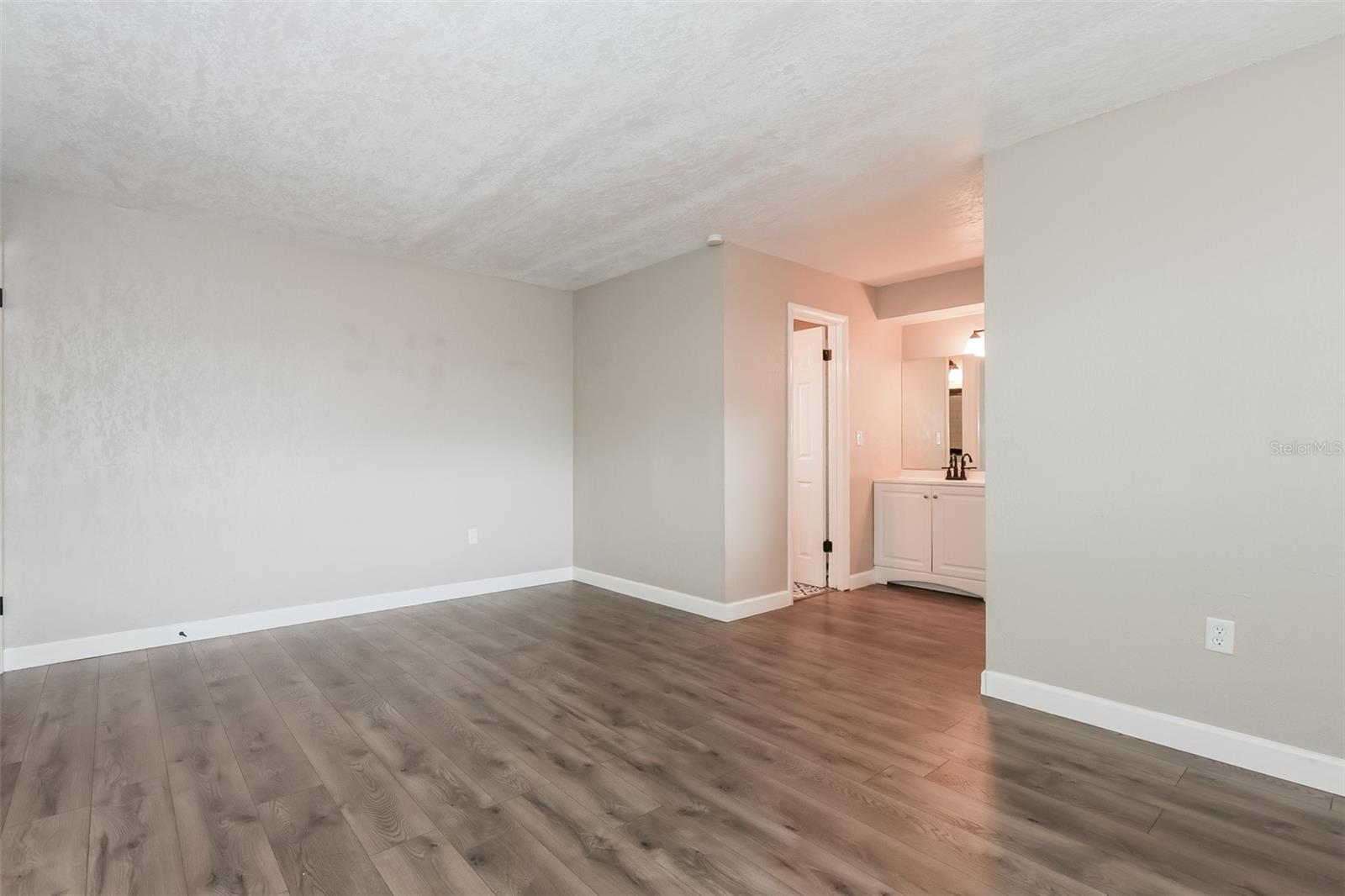 Image 11 of 21 For 524 Princess Place