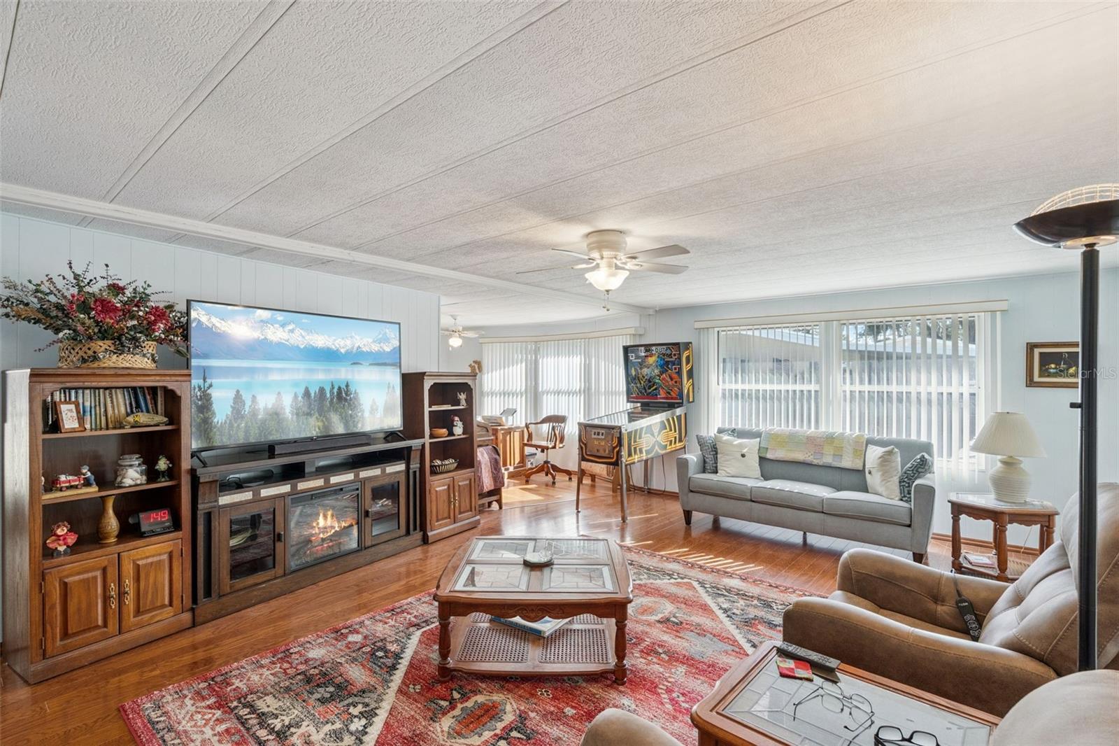 Image 13 of 42 For 221 Pinewood Drive