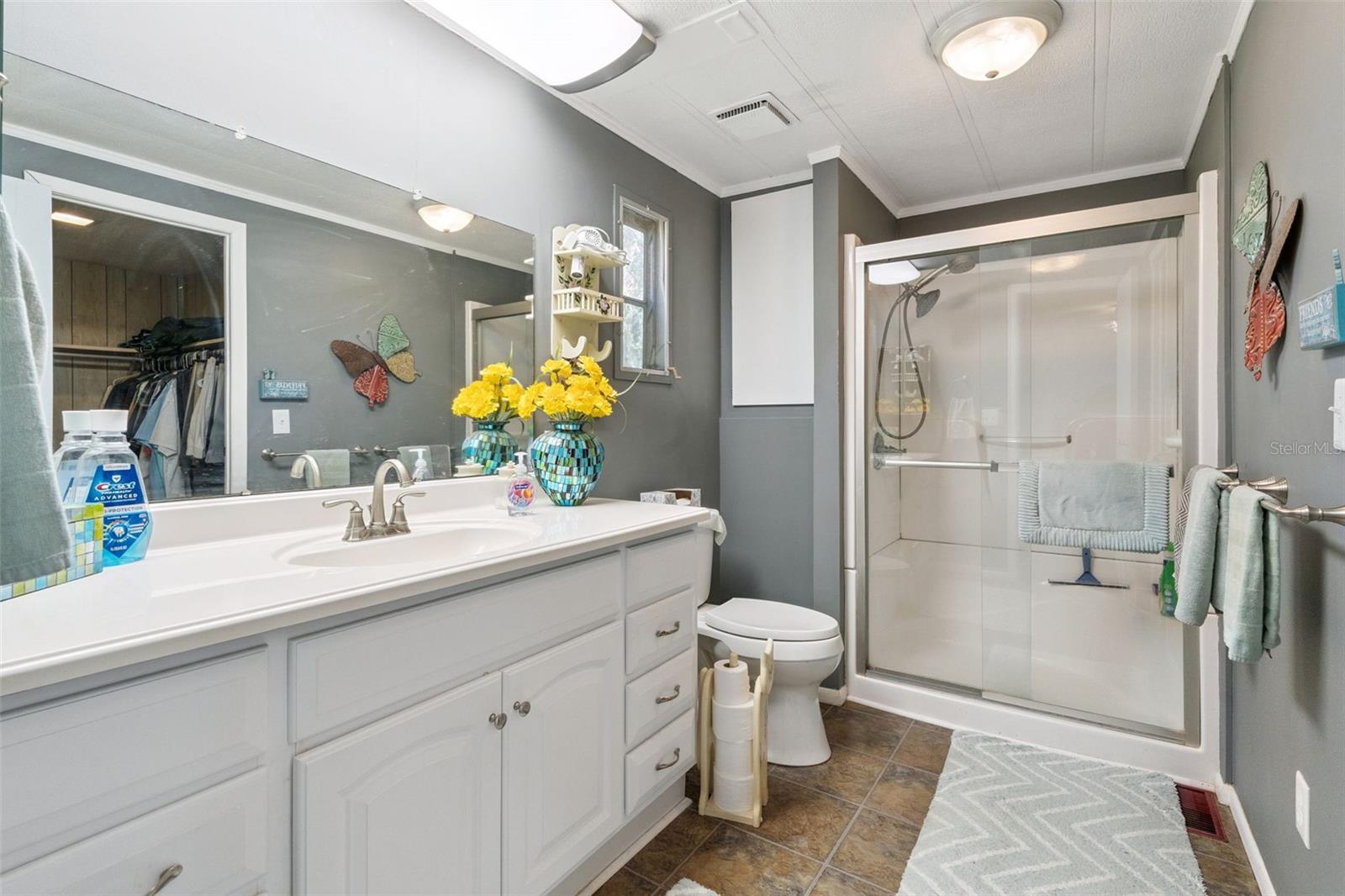 Image 18 of 42 For 221 Pinewood Drive