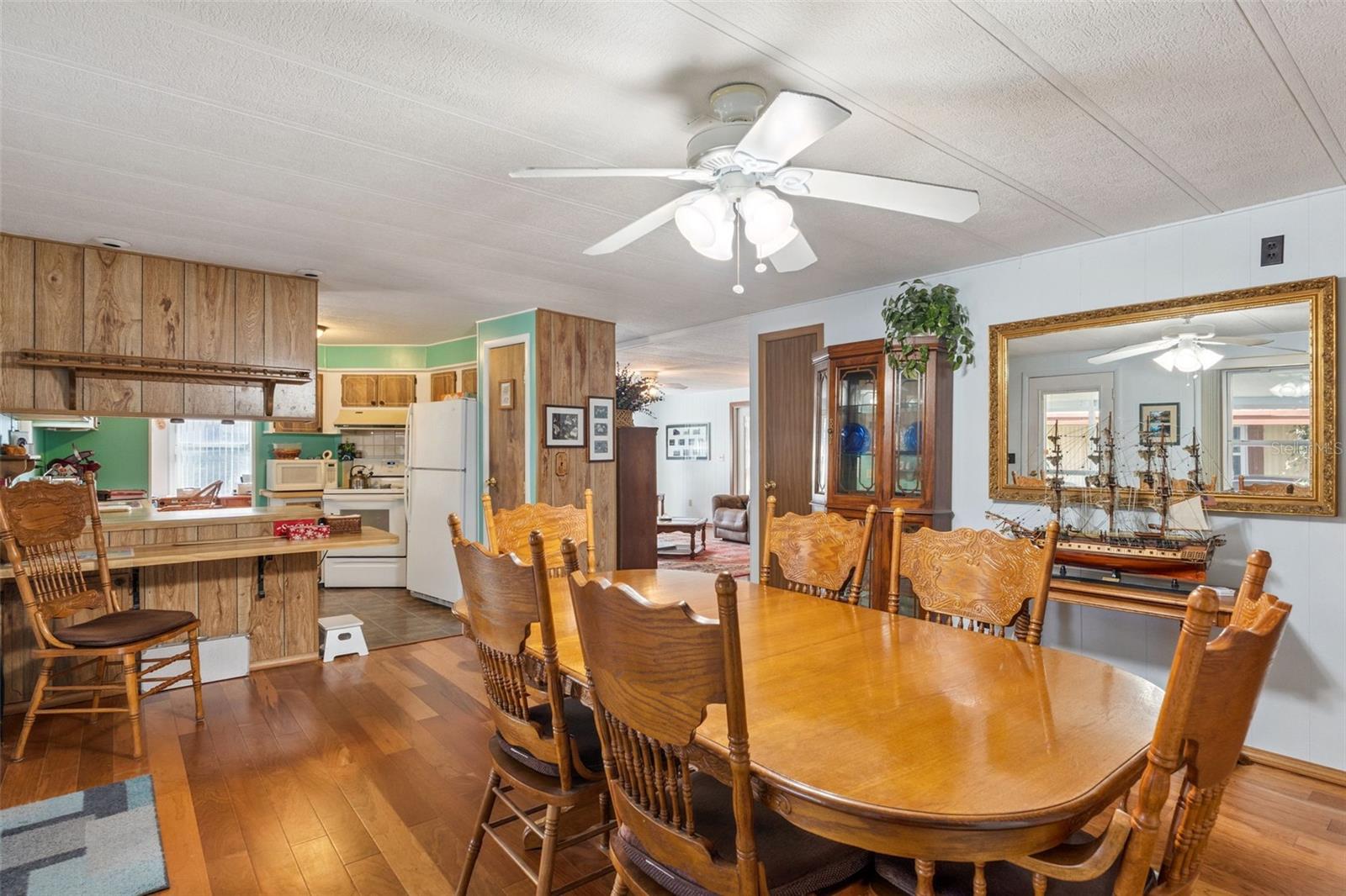 Image 6 of 42 For 221 Pinewood Drive