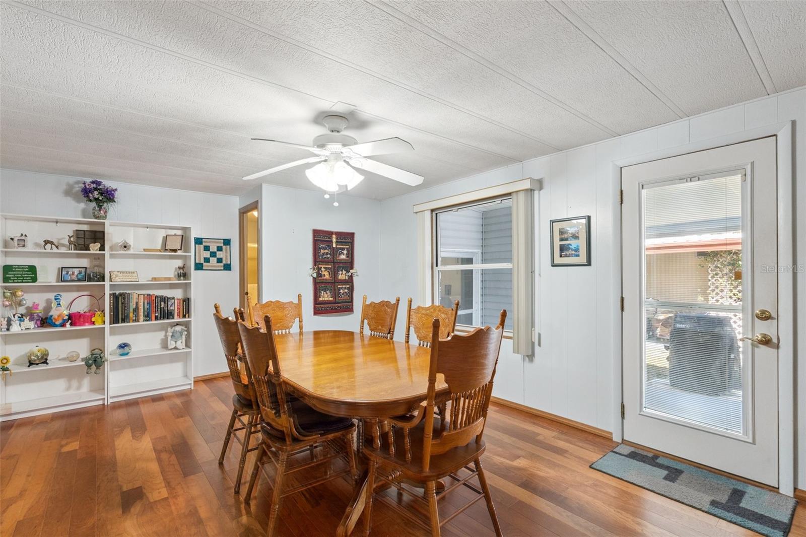 Image 7 of 42 For 221 Pinewood Drive